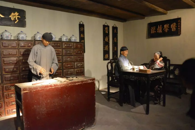 【昆中药杯·最美药店人】我们不生产美，我们是药店圈的星探